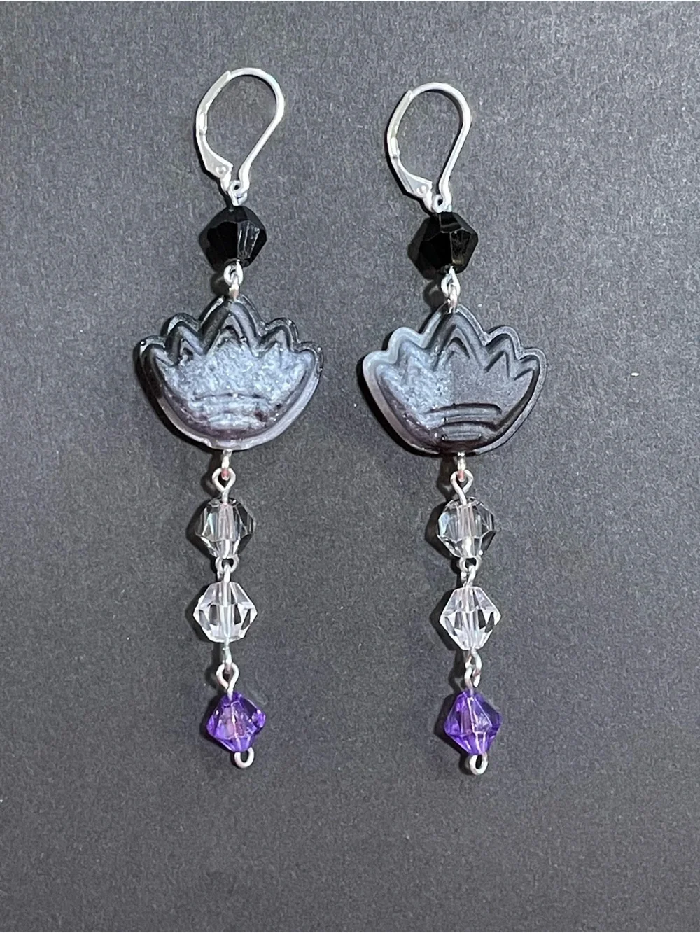 Twisted Wonderland Inspired Groovy Candy Earrings Vil Schoenheit Nightmare Suit